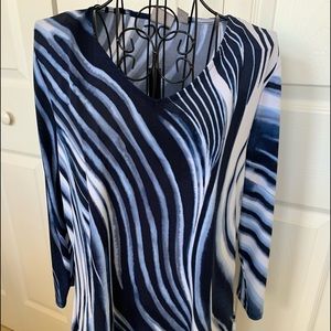 CHICOS blue and white striped shark bite 3/4 sleeve top.